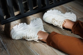 Kalın Tabanlı Sneaker’lar (Chunky Sneakers)